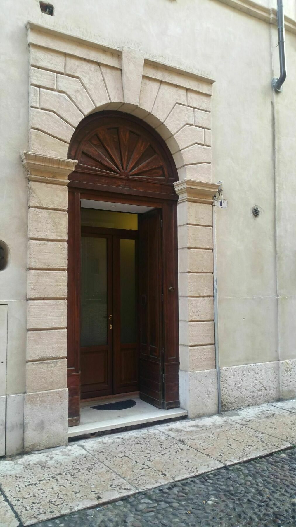 Palazzo Camozzini Apartments เวโรนา ภายนอก รูปภาพ